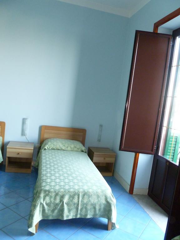 Ancelle Sorrento - Casa D'Accoglienza Hotel Castellammare di Stabia Room photo